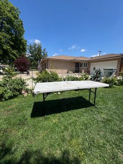 Lifetime plastic folding table 30$$ delivery available