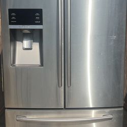 SAMSUNG FRENCH DOOR REFRIGERATOR IN EXCELLENT CONDITION 