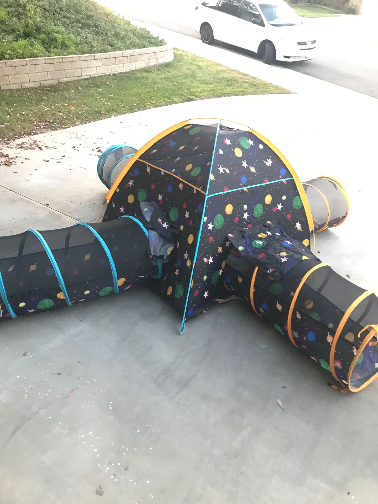 Kids tent with tunnels