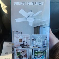 Socket LIGHT FAN with REMOTE CHANGES COLORS