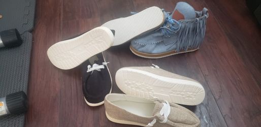 Size 8 womens Moccasin Shoes
