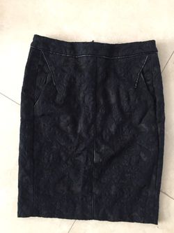 "Zara" pencil skirt in excellent condition. Size 5
