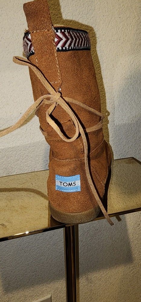 TOMS MOCS LEATHER SUEDE INDI -SCANDI STYLE