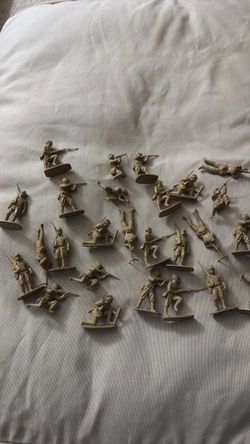 WWII Imperial Japanese Plastic Army Men Toy Soldiers Lot (Tan / 1:32 Scale)