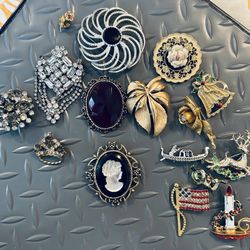 Brooches And Pins 