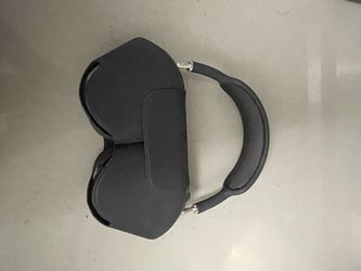 Black Apple AirPods Max