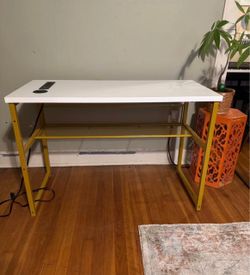 WHITE MODERN DESK WITH ELECTRICAL