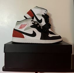 Jordan 1 Mid SE Black Toe 10.5