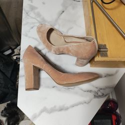 Women's Size 9 Beige Suede 