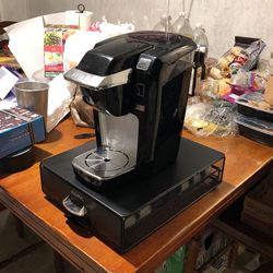 Keurig And Keurig Stand With 20 Pods