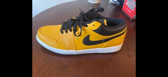 Yellow Jordan’s Men’s 10.5
