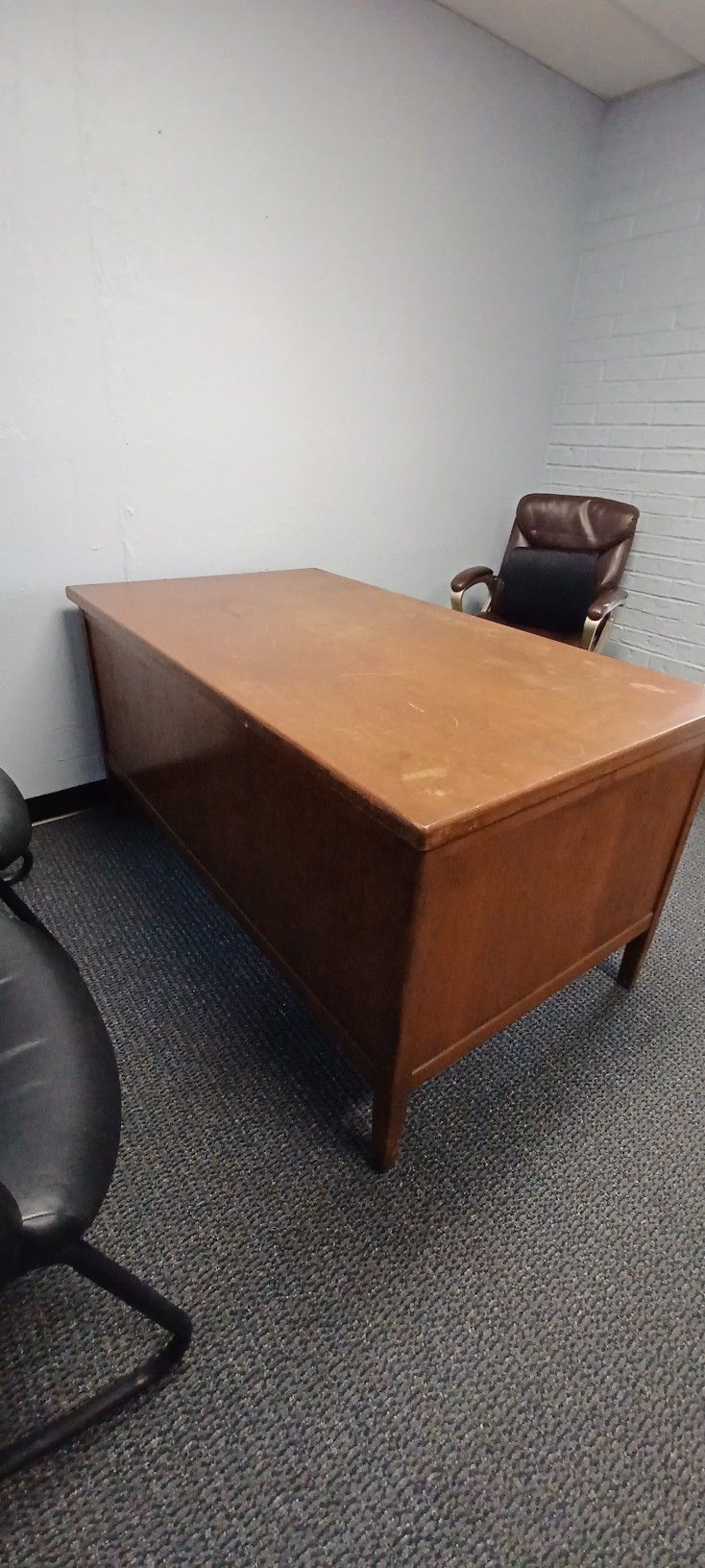 OFFICE DESK AND LEATHER CHAIRS