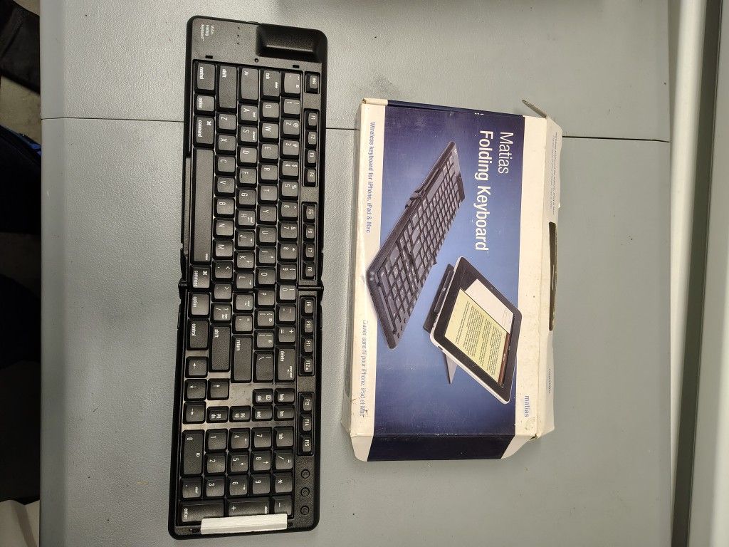 Matias Wireless Folding Keyboard And Paper Shredder