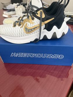 Nike Giannis size 11 .5. New condition