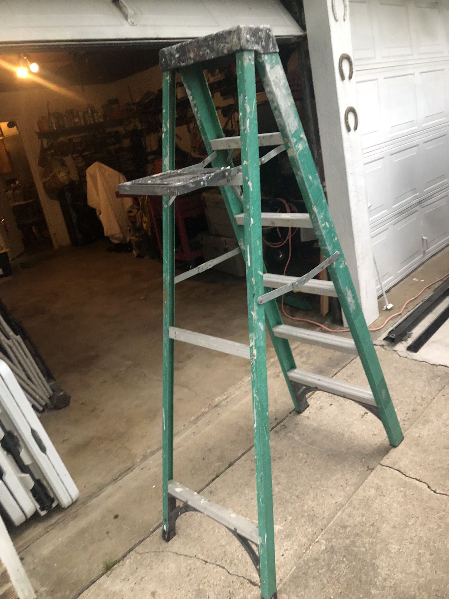 Ladder  6 Ft 