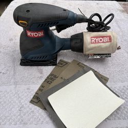 RYOBI 1/4 SHEET PALM  SANDER KIT-S652D-Like New-Dust Bag, Sheets