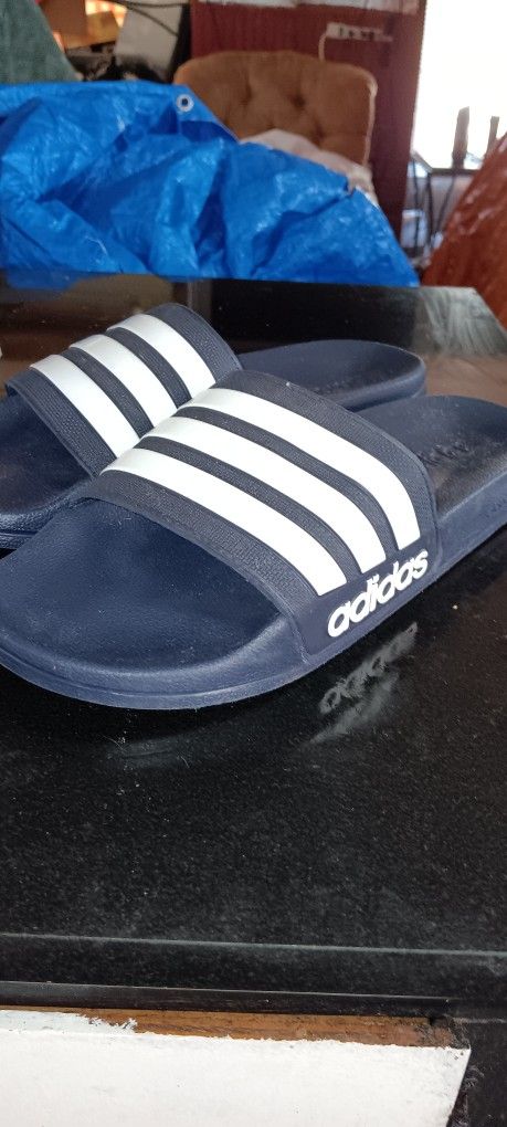 New SIZE 10 Adidas Slides