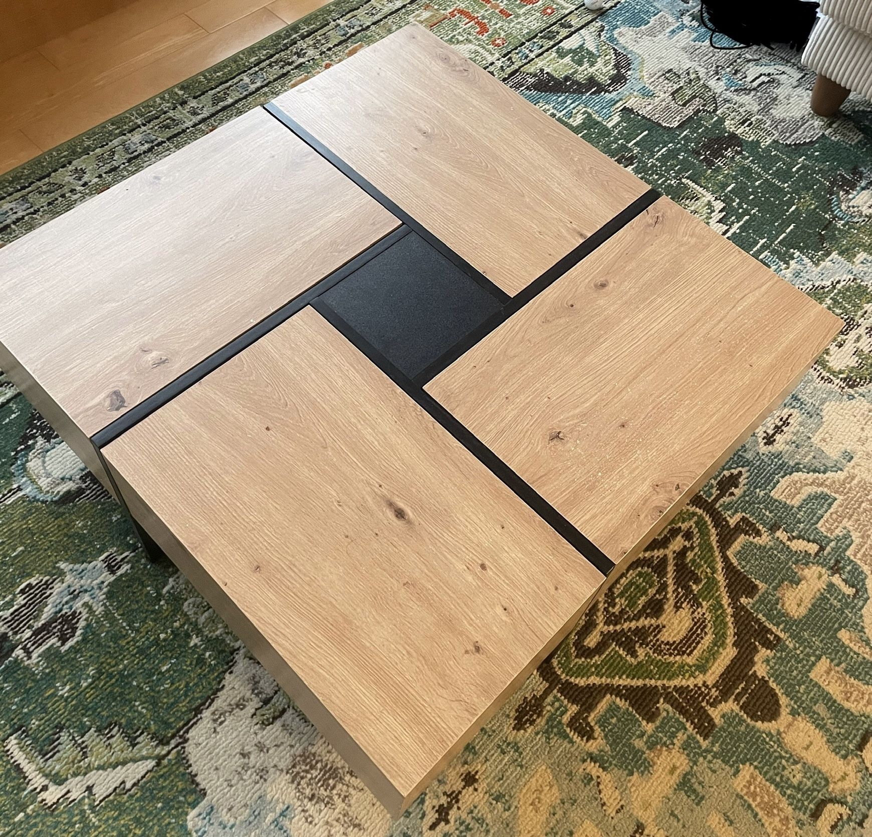 Coffee table w/ Storage