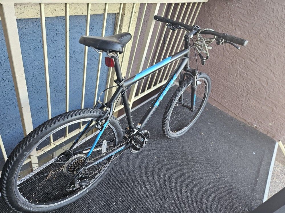 Trek 820 Mountain Bike