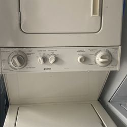 Kenmore  Stackable Washer And In Very Condition 