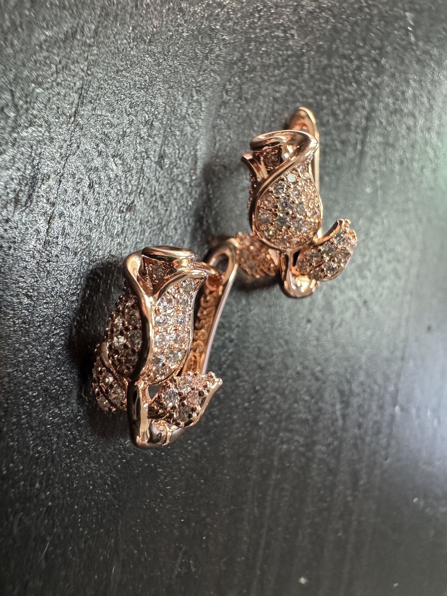 585 14K RG Stamped Rolled Crystal Rose Gold Stud Earrings