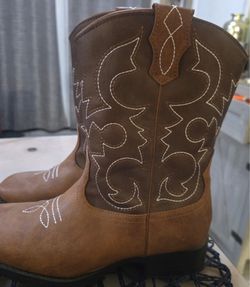 Boy boots
