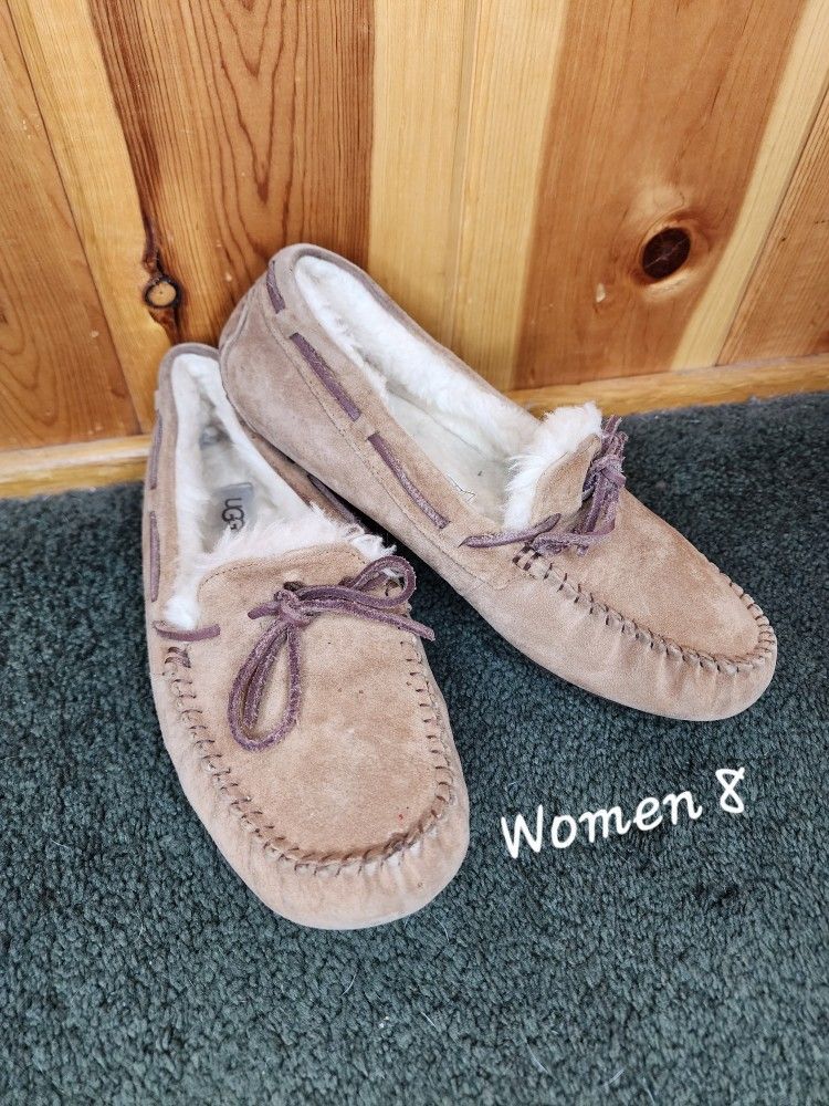 UGG Australia Dakota Moccasin Slip-On Women 8