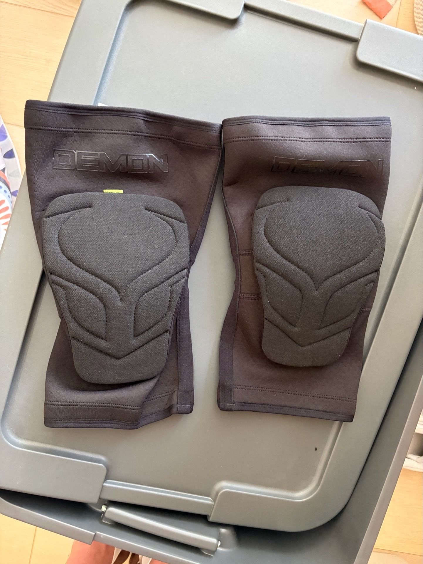 Demon Mountain bike knee pads brand new and used size L/M