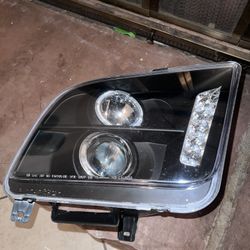 HEADLIGHT FORD MUSTANG 05-09