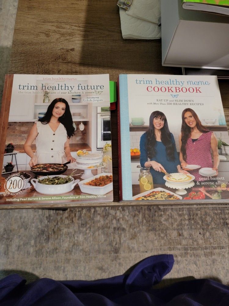 *LIKE NEW* Trim Healthy Mama Cookbooks