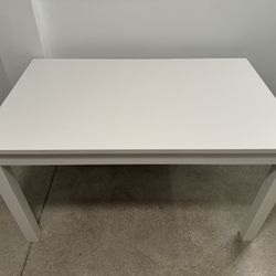 EXTENDABLE DINING TABLE 
