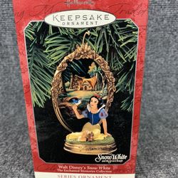 Hallmark Keepsake - Walt Disney’s Sleeping Beauty - Series Ornament - 1999.