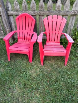 Red Plastic Adirondack Chairs – Set of 2
