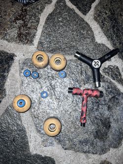 SKATEBOARD T tool And Wheels And Bearings
