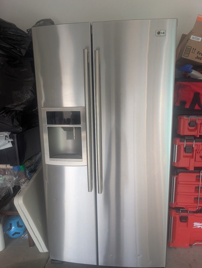 Refrigerator 