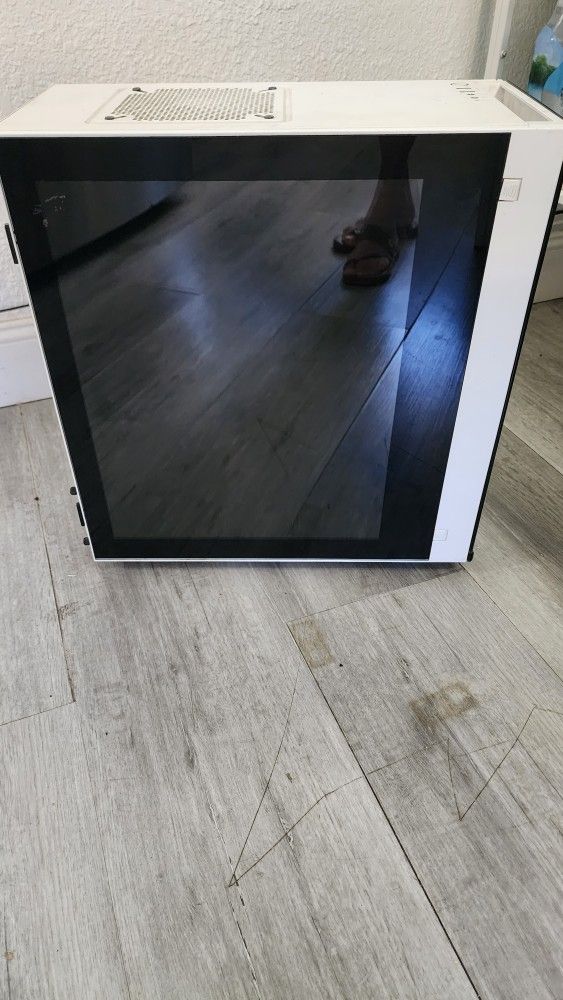 GAMING DESKTOP COMPUTER