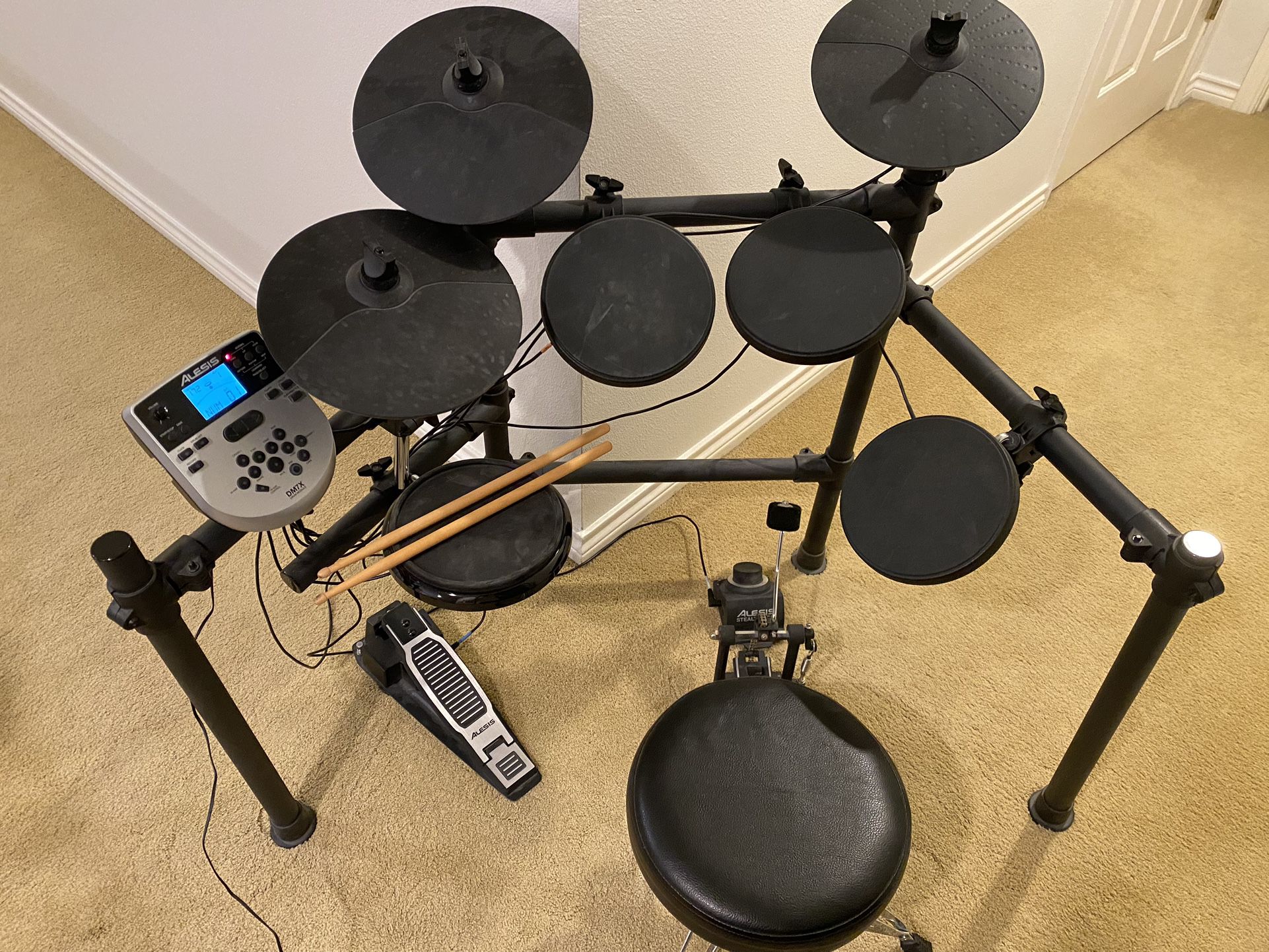 Full Alesis Drum kit w/ Sticks