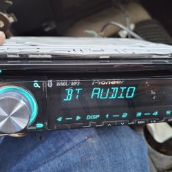 STEREO PIONEER CD AUX USB BLUETOOTH CAMBIA DE DIFERENTES COLORES GOOD CONDICIÓN ABLO ESPAÑOL 