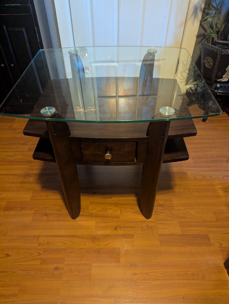 End Table Set Of 2 $ 60