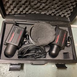 2 Camera Photography Photogenic Powerlight 1250DR w/ Cables, bulbs, & Pelican Case