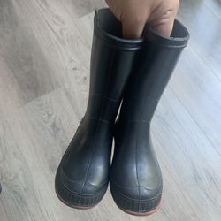 8c Rain boots 