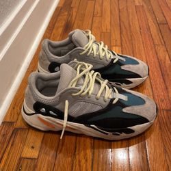 Yeezy Wave Runners Size 9