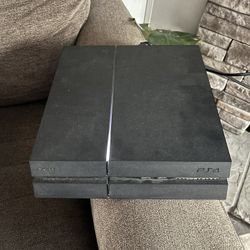 PS4 With Games / Controller 
