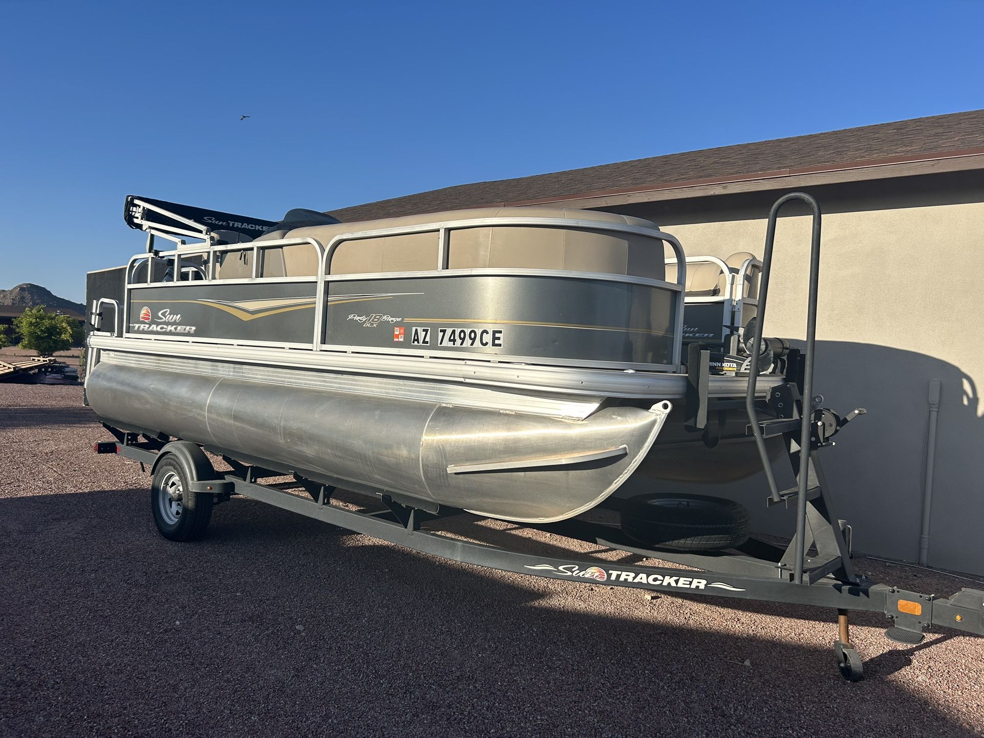 2022 Sun Tracker Party Barge 18 DLX Pontoon Boat