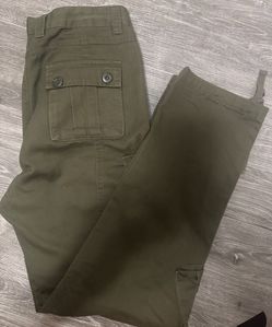 Like New Men’s *Dark Green* Size 34 Cargo Pants.