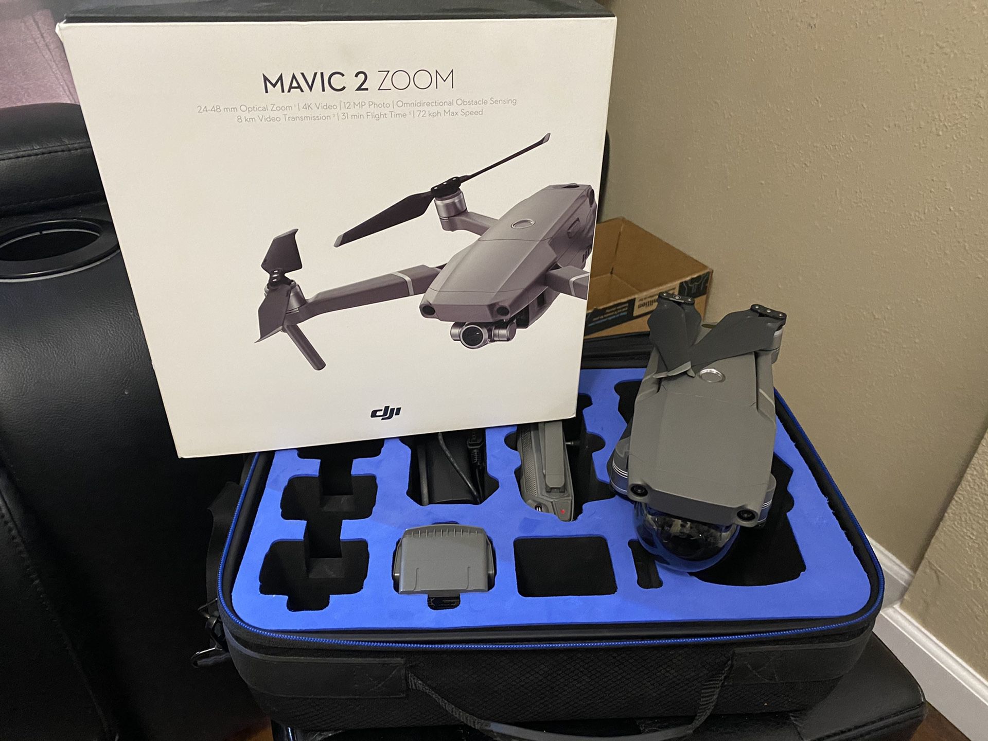 DJI Mavic 2 zoom -Like new with accessories