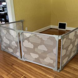 Baby gate / Playpen 