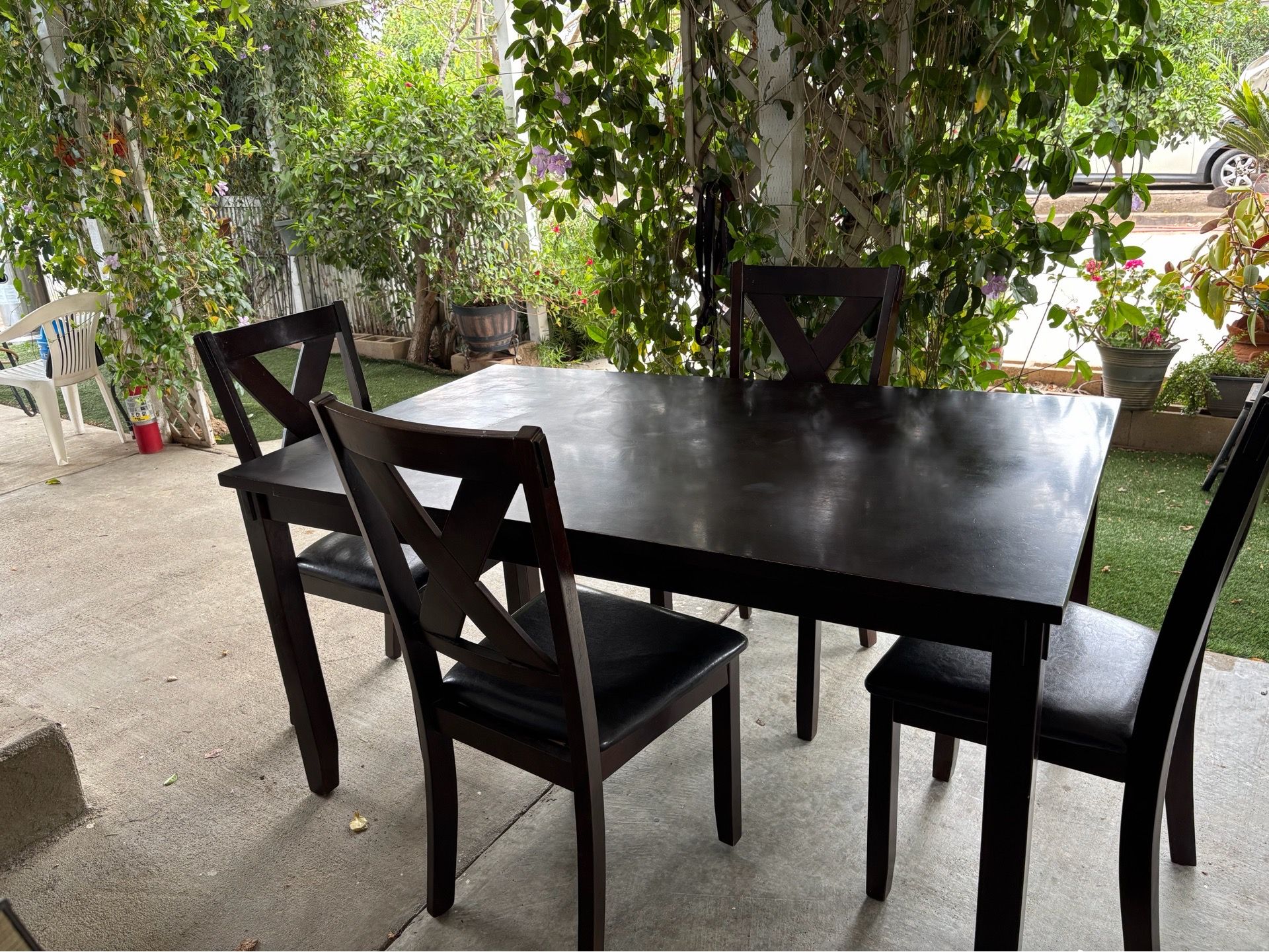 Dining table set