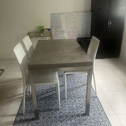 Dining table & 3 chairs FREE