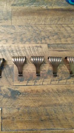 Picture rail hangers